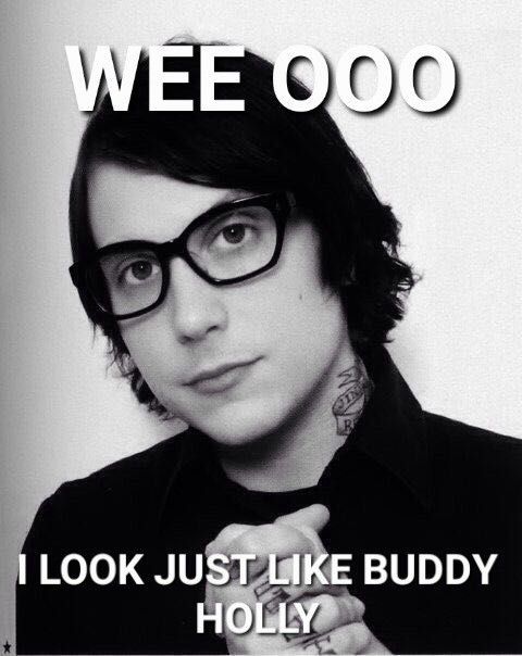Frank Iero weezervirgincore.jpeg