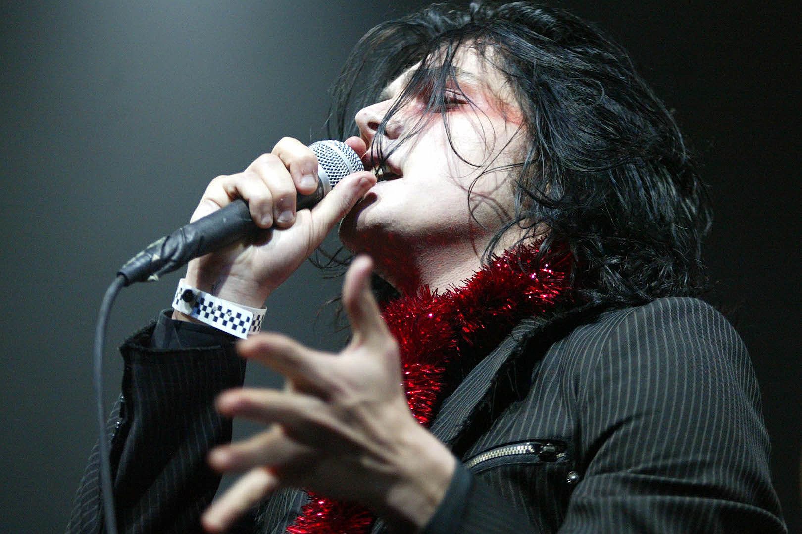 Gerard_way_Christmas.jpg