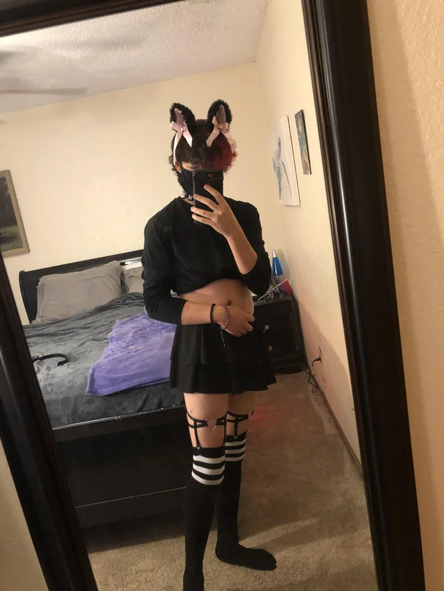 I love my new skirt 🖤.png