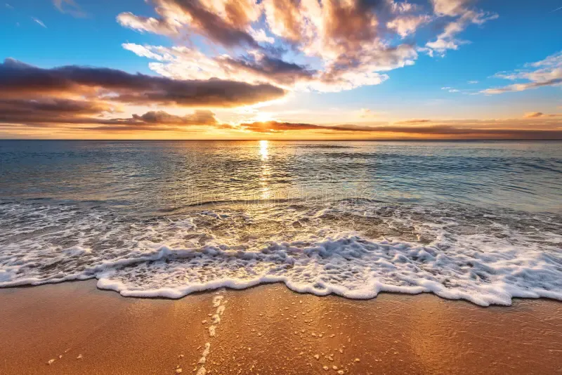 ocean-beach-sunrise-colorful-75364306.webp