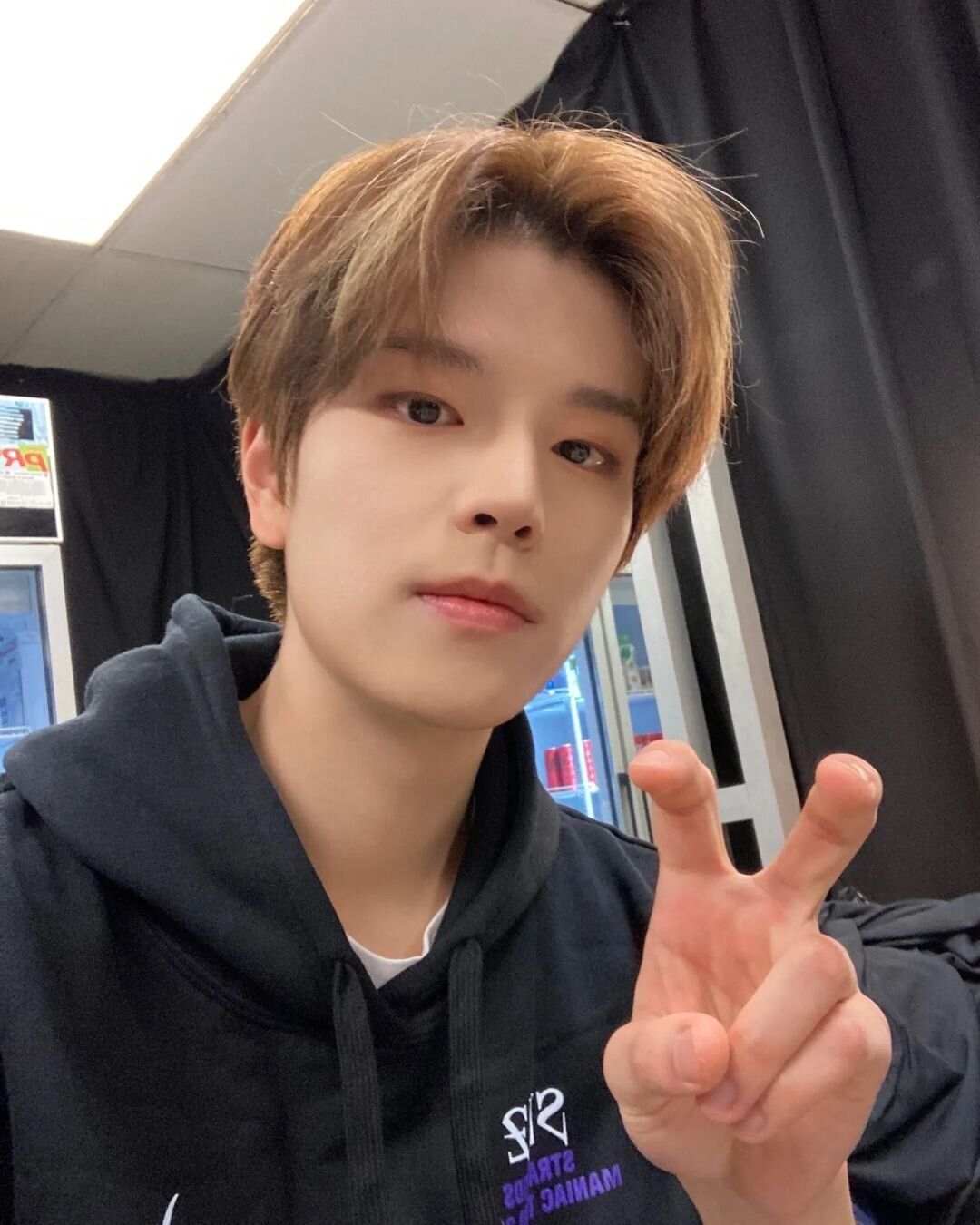 230203-STRAY-KIDS-Instagram-Update-Han-documents-1.jpeg