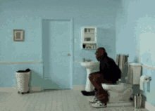 toilet-fly-away.gif