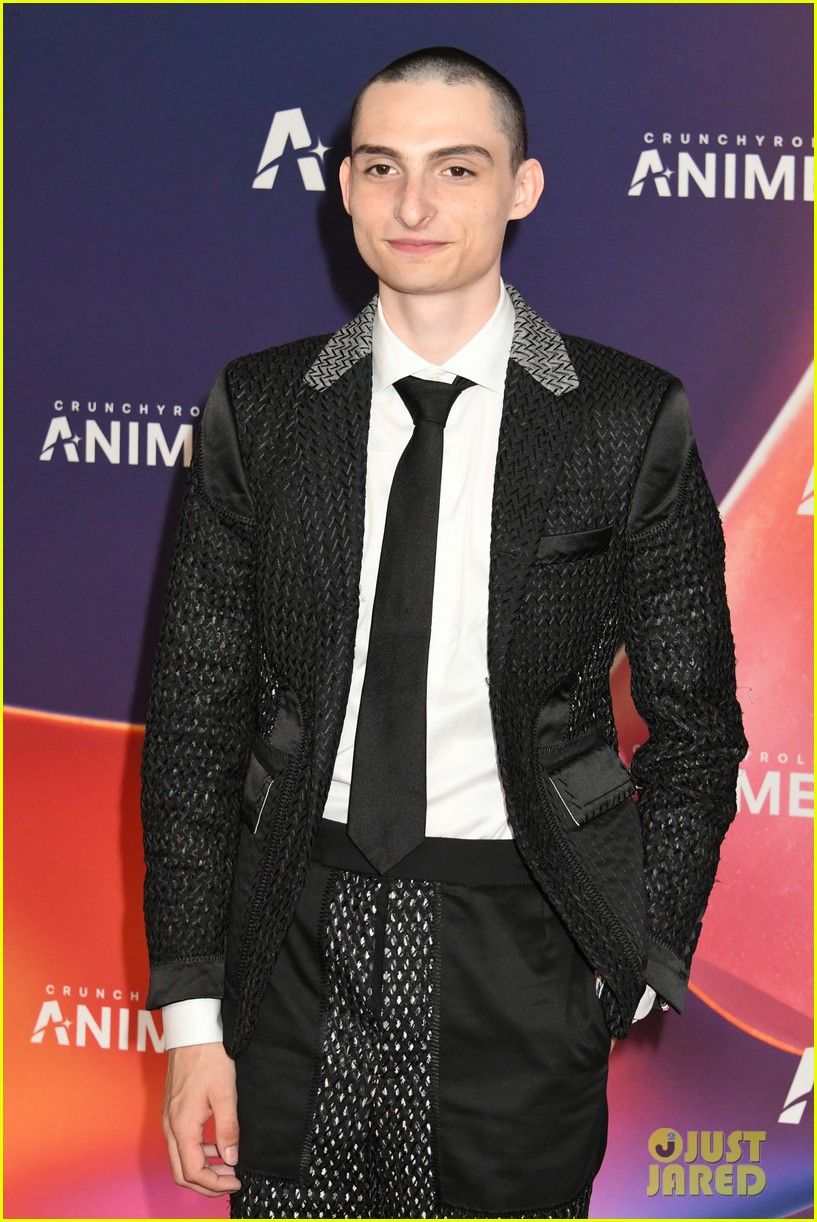 finn-wolfhard-debuts-new-buzzcut-03.jpg